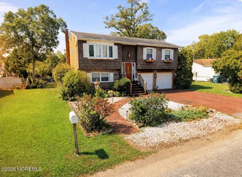 11 Spruce Drive