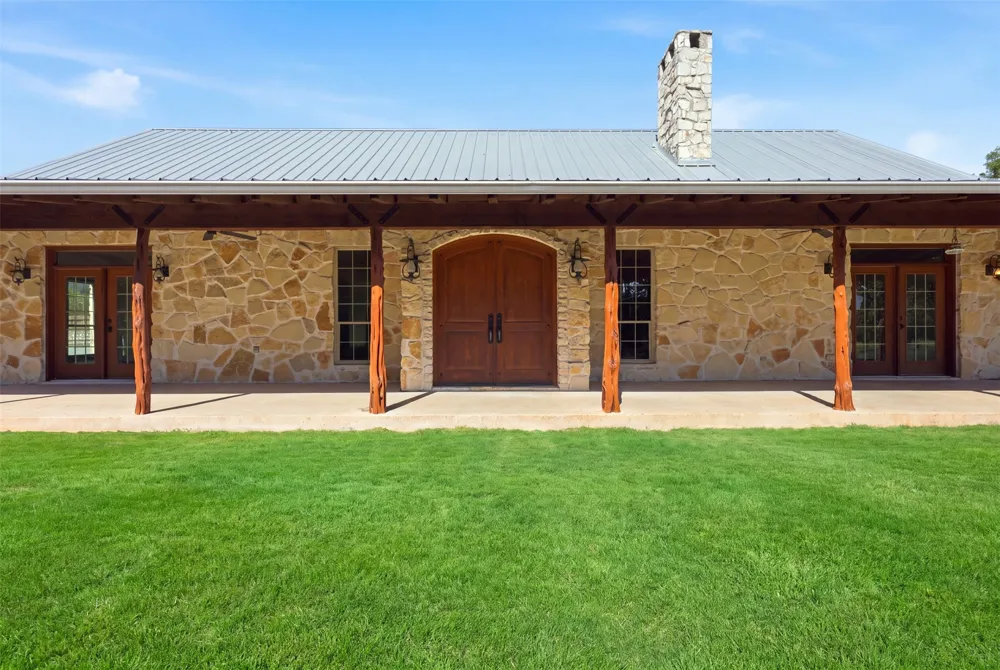 1070 S Reno Road Reno, TX 76082