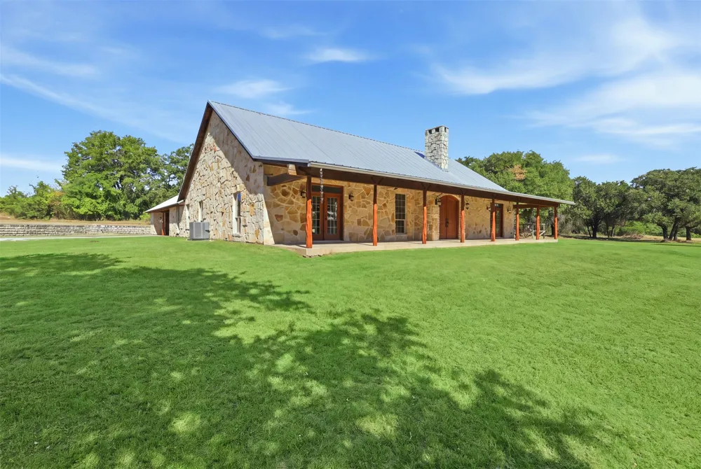1070 S Reno Road Reno, TX 76082