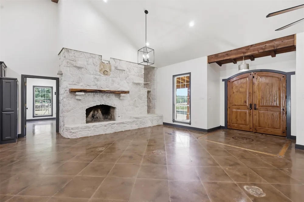 1070 S Reno Road Reno, TX 76082