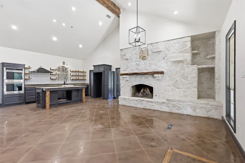 1070 S Reno Road Reno, TX 76082