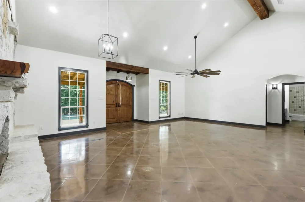 1070 S Reno Road Reno, TX 76082