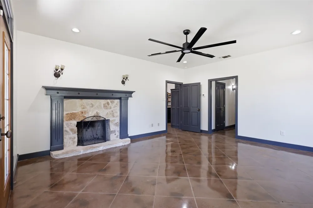 1070 S Reno Road Reno, TX 76082