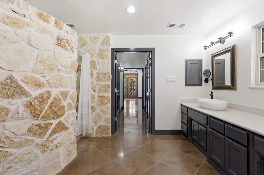 1070 S Reno Road Reno, TX 76082