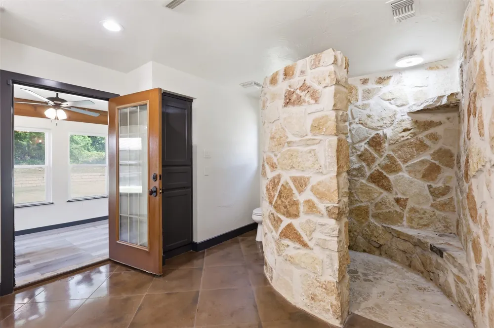 1070 S Reno Road Reno, TX 76082