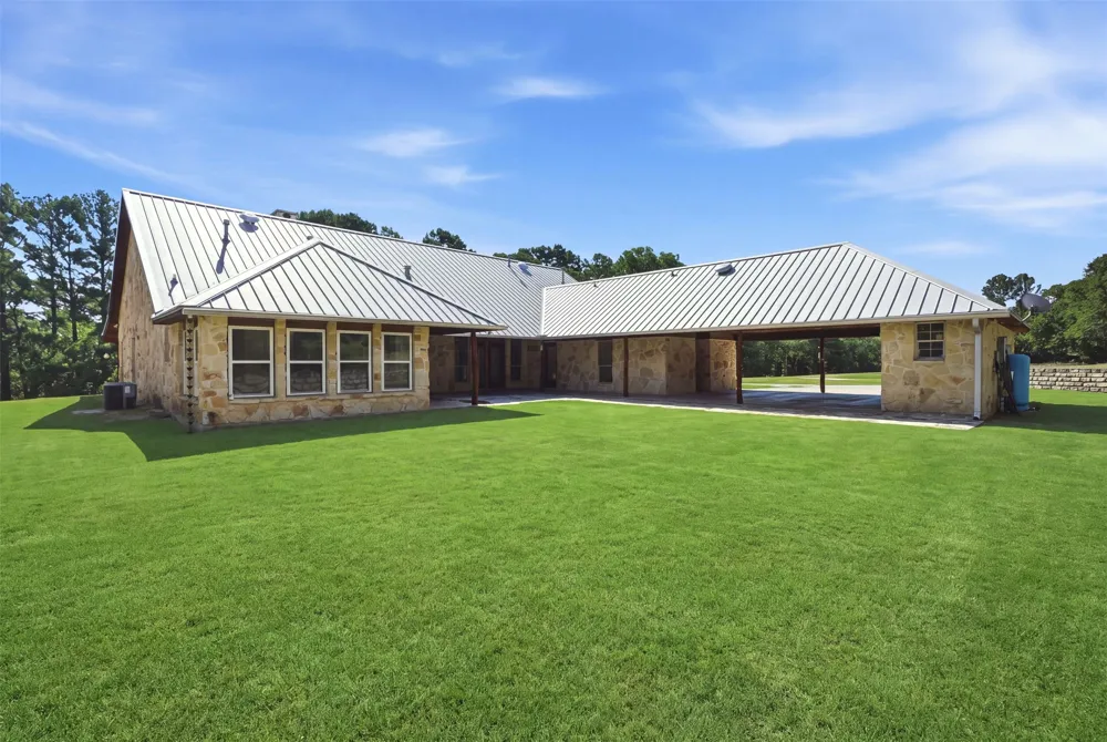 1070 S Reno Road Reno, TX 76082
