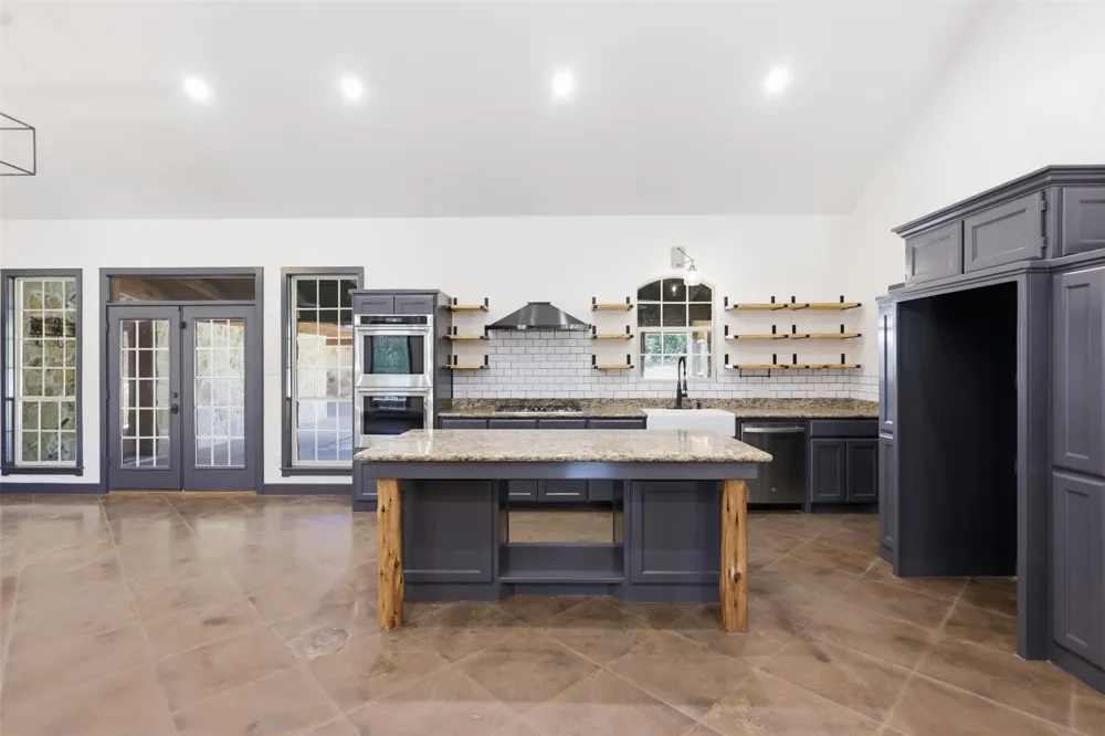 1070 S Reno Road Reno, TX 76082