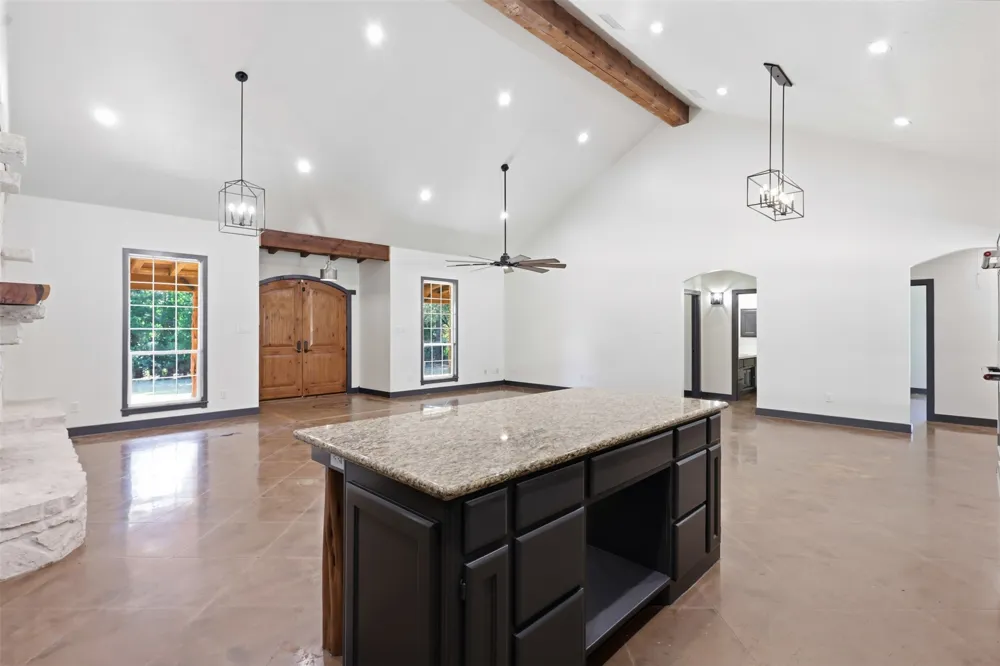 1070 S Reno Road Reno, TX 76082
