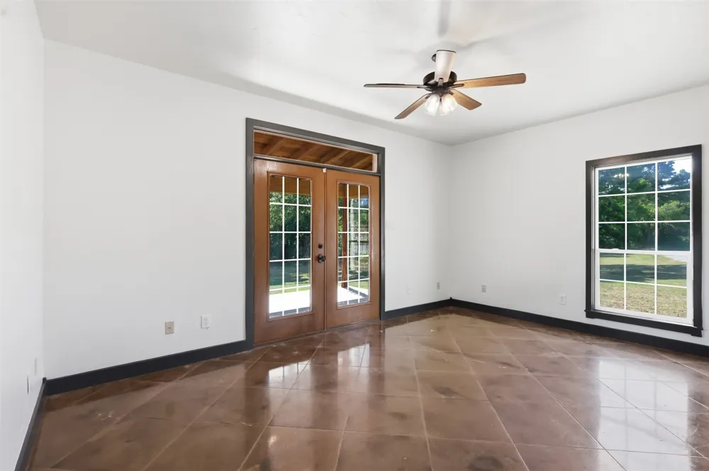 1070 S Reno Road Reno, TX 76082