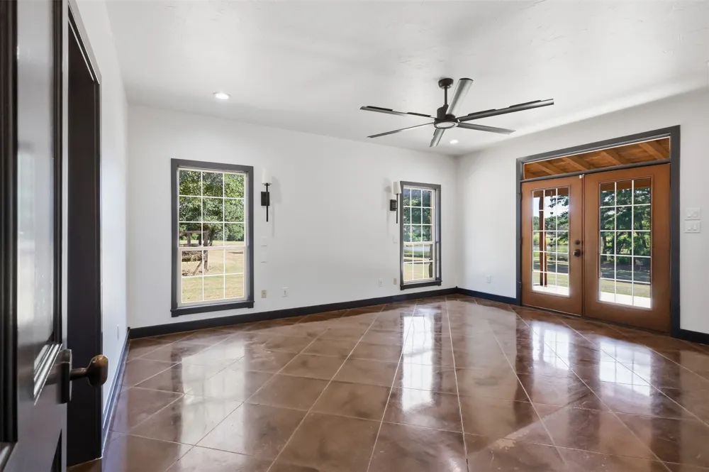 1070 S Reno Road Reno, TX 76082