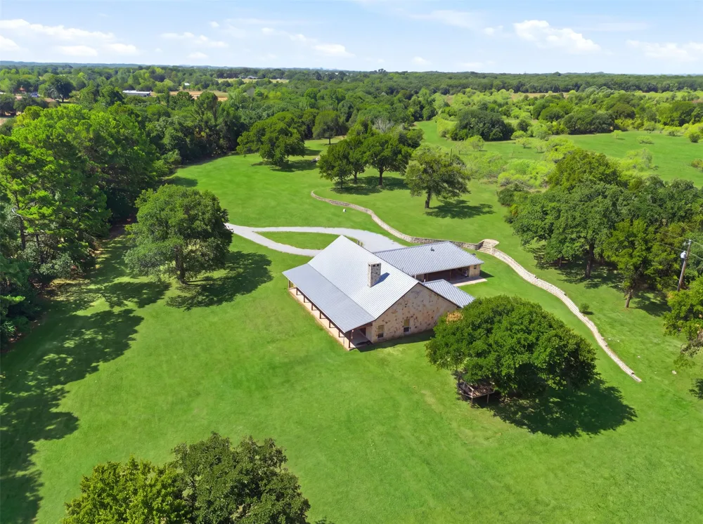 1070 S Reno Road Reno, TX 76082