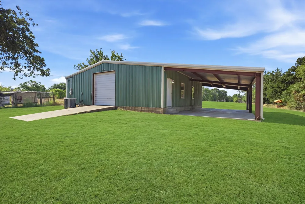 1070 S Reno Road Reno, TX 76082