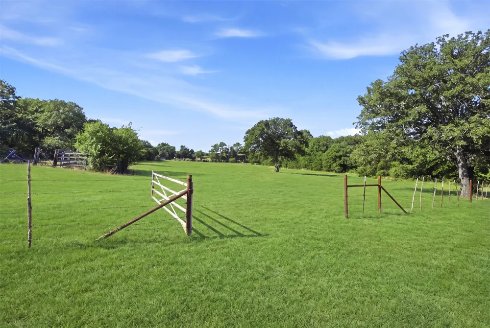 1070 S Reno Road Reno, TX 76082