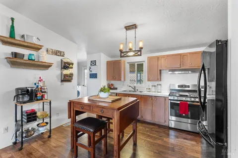 1138 Broadleaf Lane