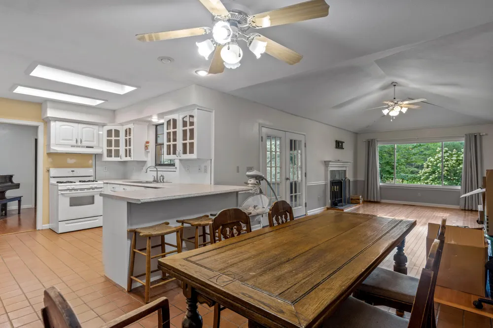 1824 Jackson Point Road Sewanee, TN 37375