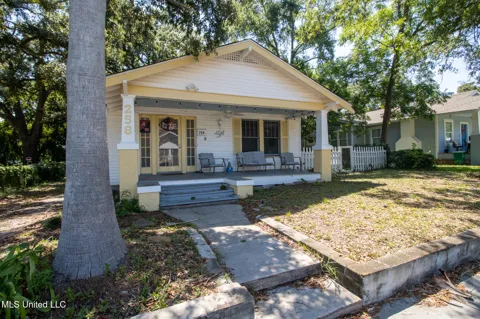 258 Querens Avenue