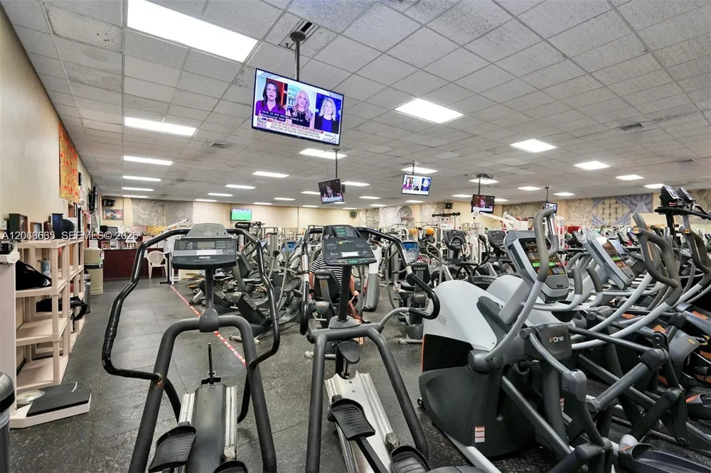 440 Lakeview Dr #204 Weston, FL 33326