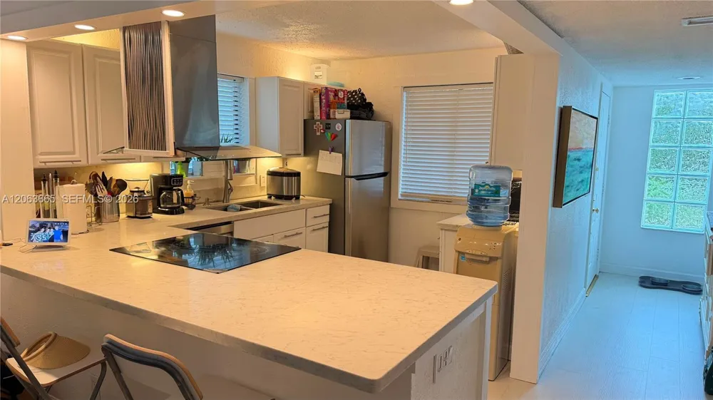 440 Lakeview Dr #204 Weston, FL 33326