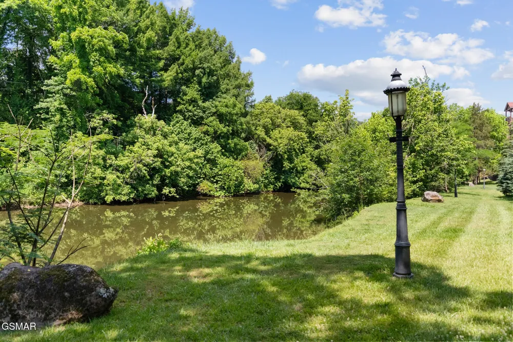 527 River Place Way #UNIT 546 Sevierville, TN 37862