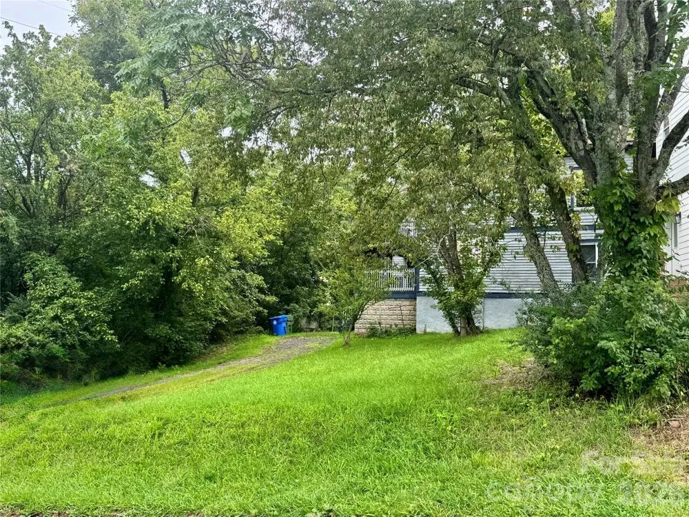 20 Roberts Street Asheville, NC 28801