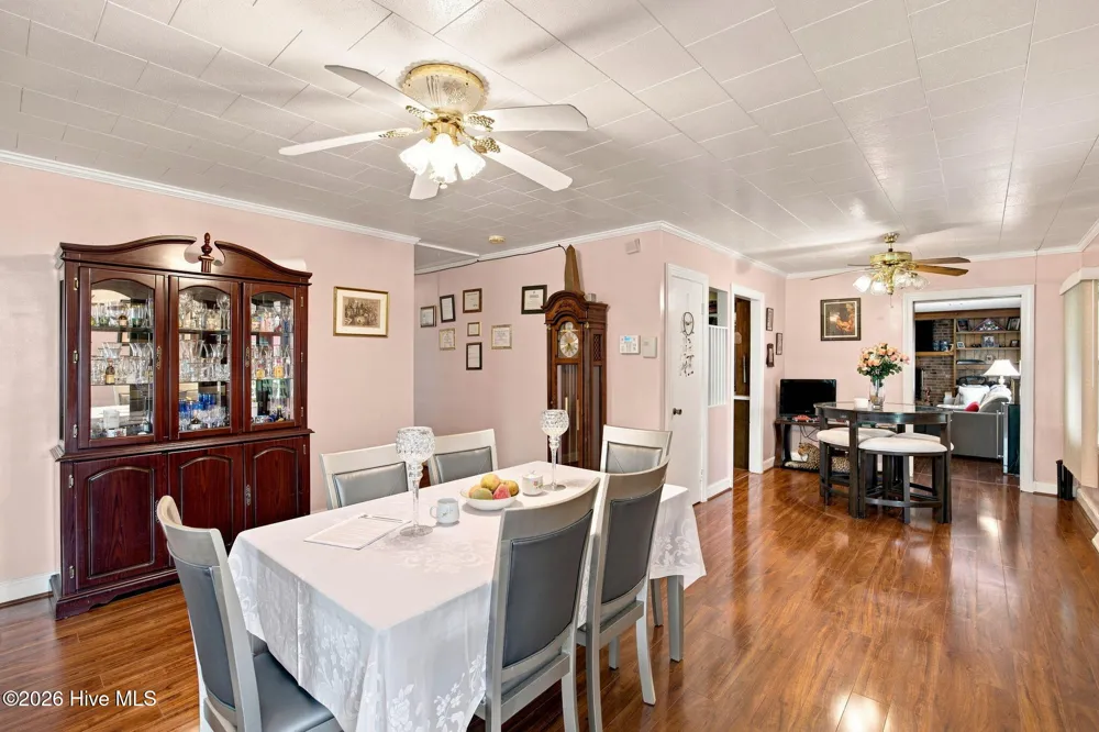 208 West Avenue Oak City, NC 27857