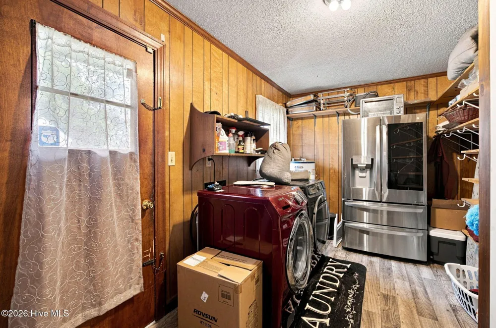 208 West Avenue Oak City, NC 27857