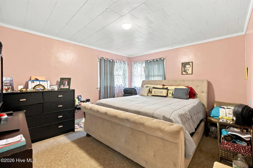 208 West Avenue Oak City, NC 27857