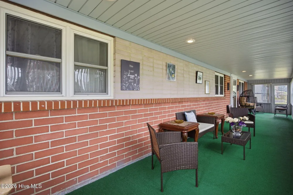 208 West Avenue Oak City, NC 27857