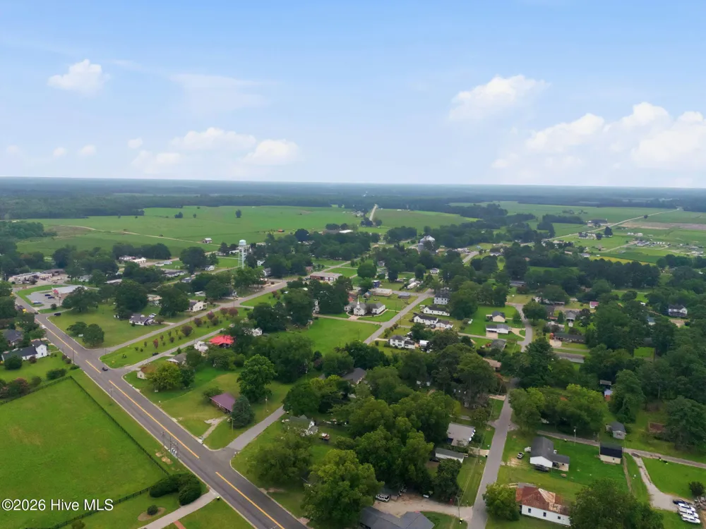 208 West Avenue Oak City, NC 27857