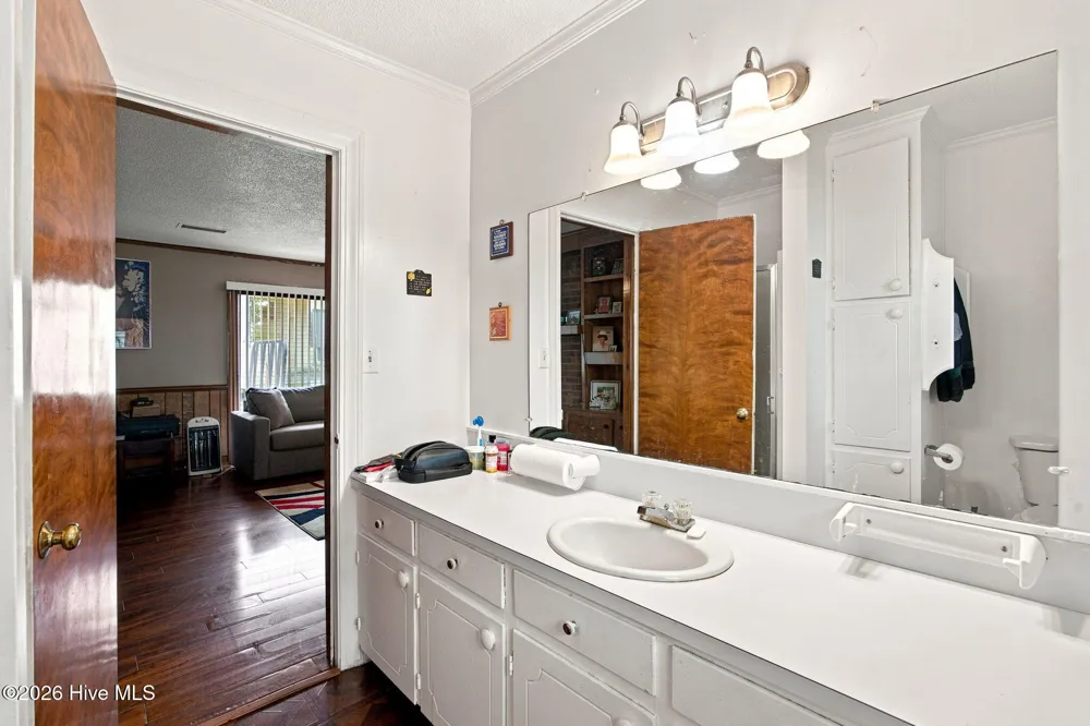 208 West Avenue Oak City, NC 27857