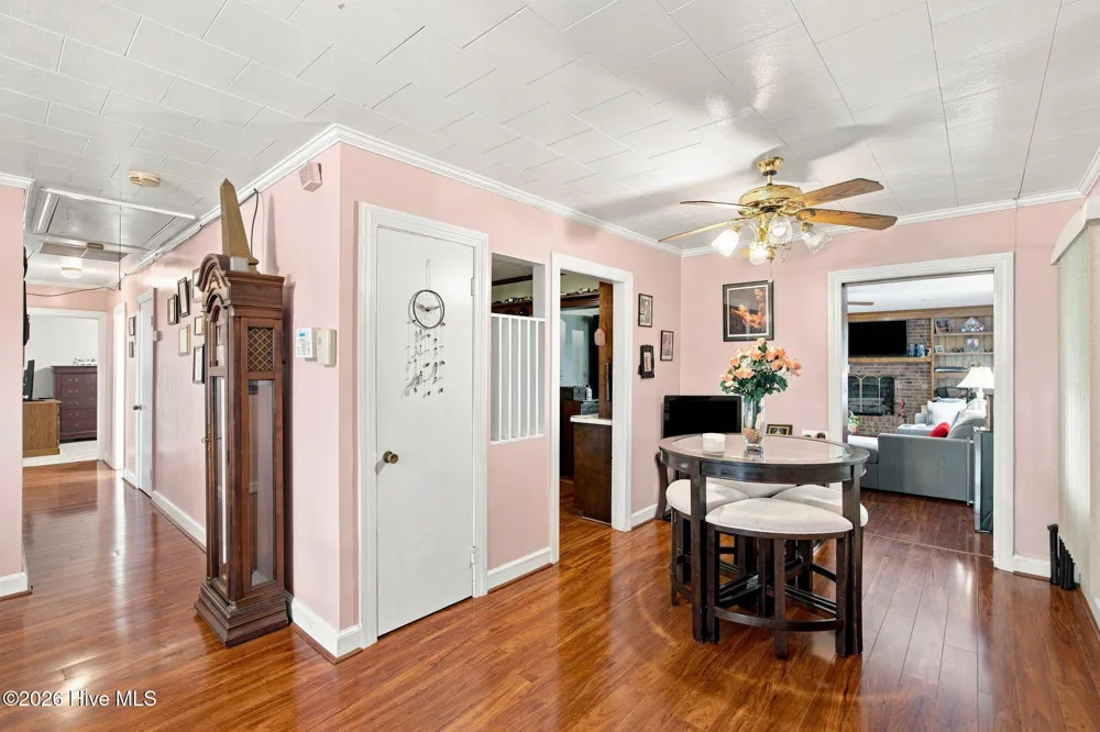 208 West Avenue Oak City, NC 27857