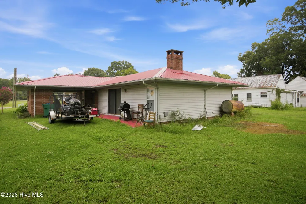 208 West Avenue Oak City, NC 27857