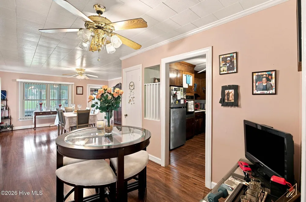 208 West Avenue Oak City, NC 27857