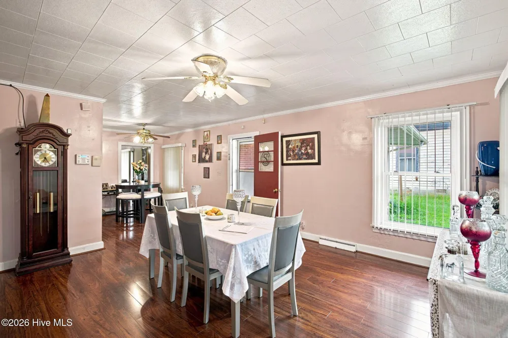 208 West Avenue Oak City, NC 27857