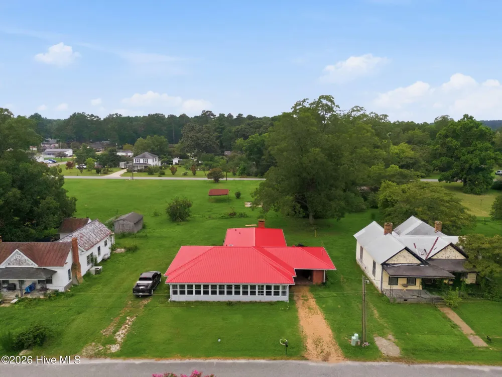 208 West Avenue Oak City, NC 27857