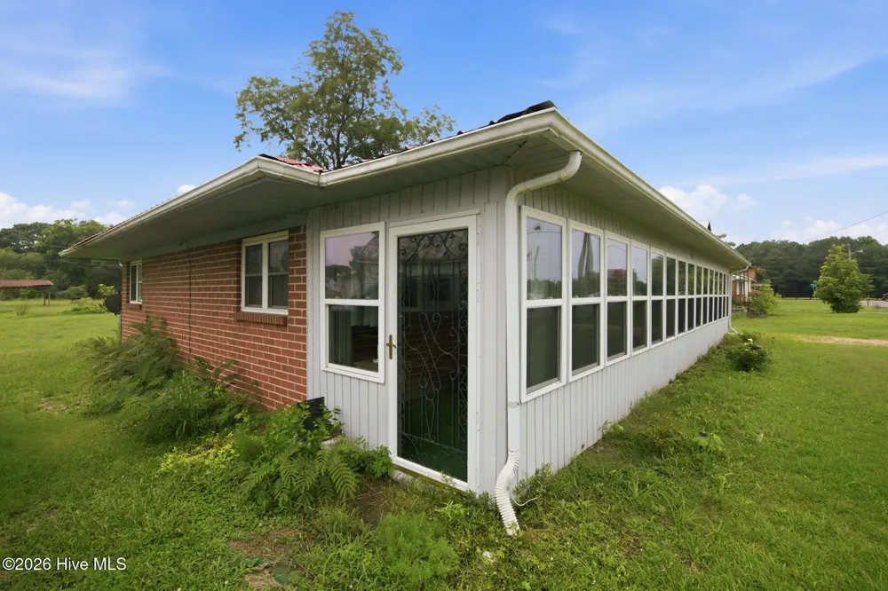 208 West Avenue Oak City, NC 27857