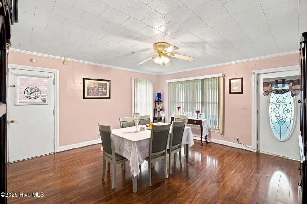 208 West Avenue Oak City, NC 27857