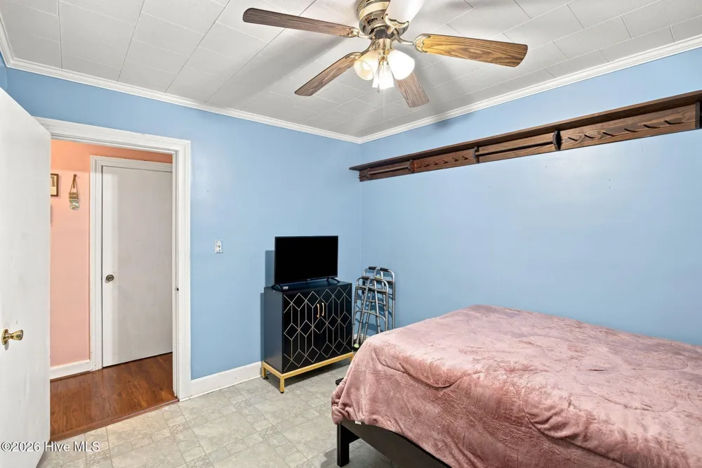 208 West Avenue Oak City, NC 27857