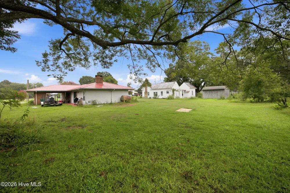 208 West Avenue Oak City, NC 27857