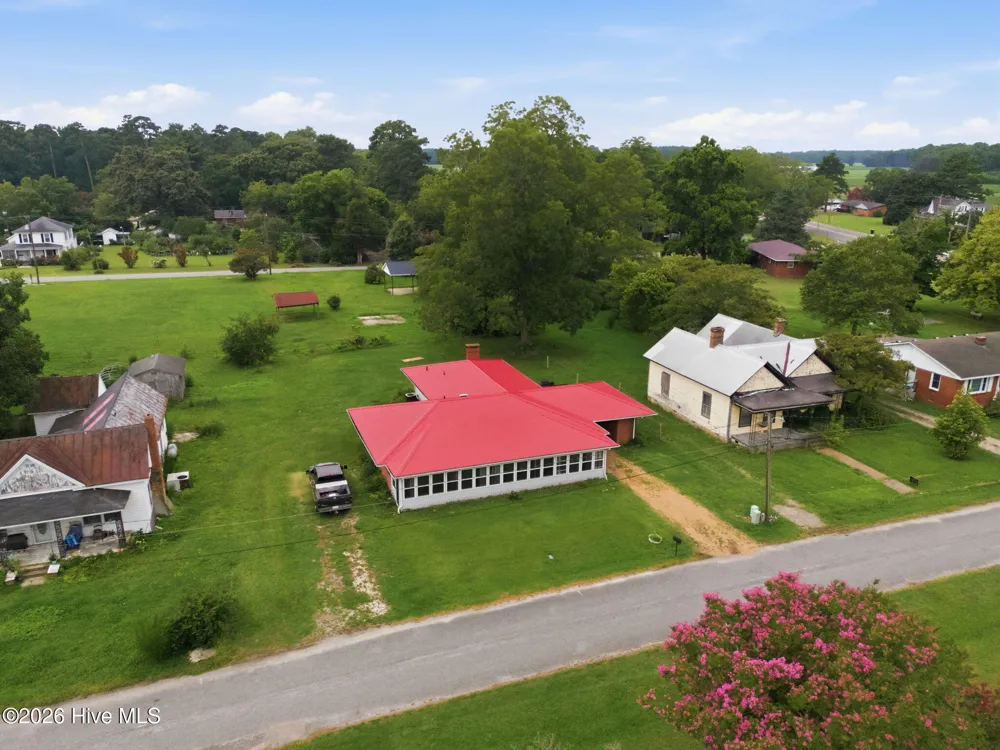 208 West Avenue Oak City, NC 27857