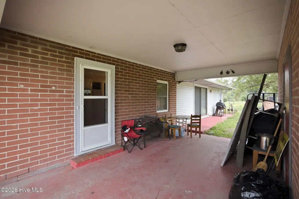 208 West Avenue Oak City, NC 27857