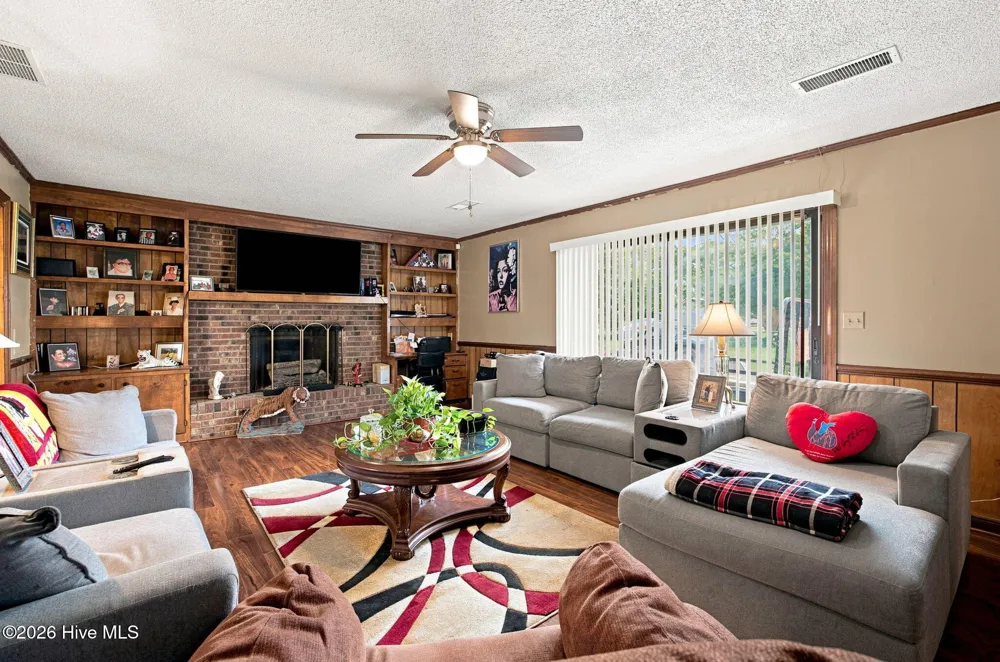 208 West Avenue Oak City, NC 27857