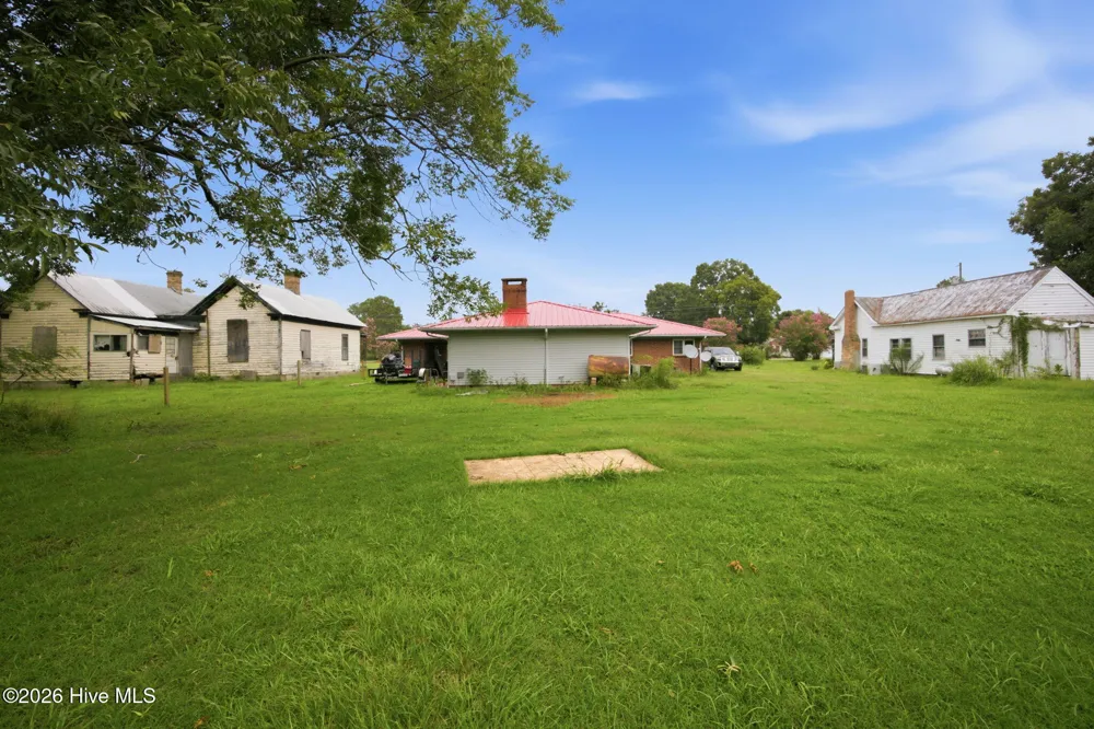208 West Avenue Oak City, NC 27857