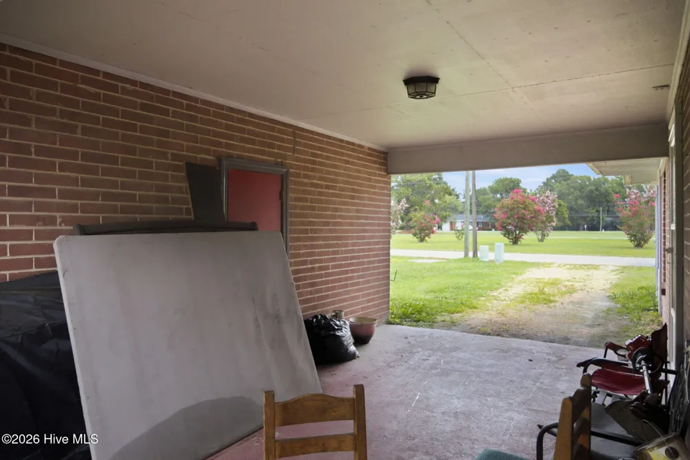 208 West Avenue Oak City, NC 27857