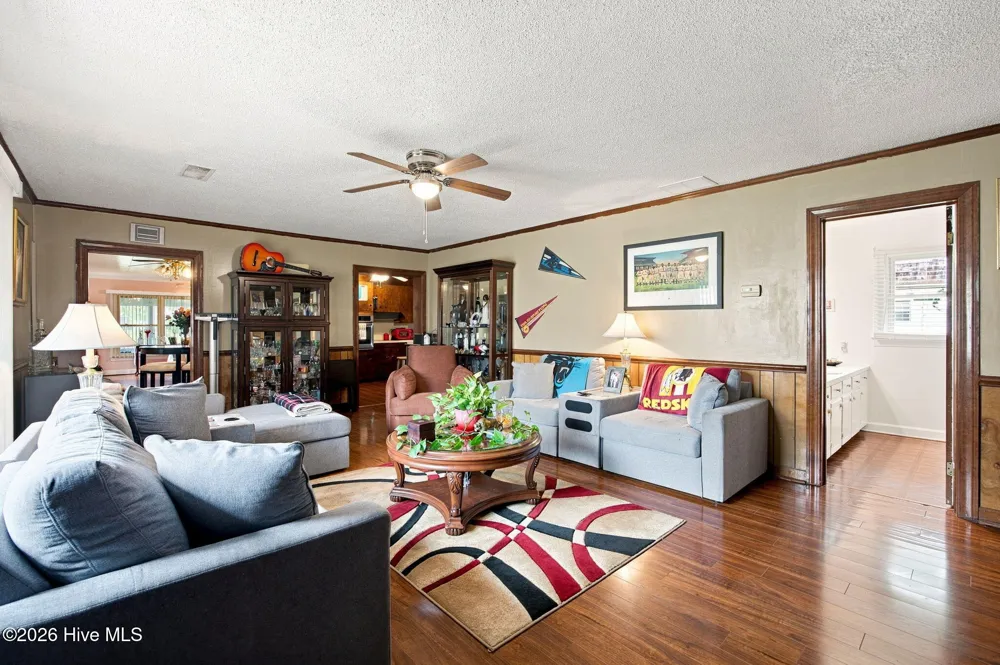 208 West Avenue Oak City, NC 27857