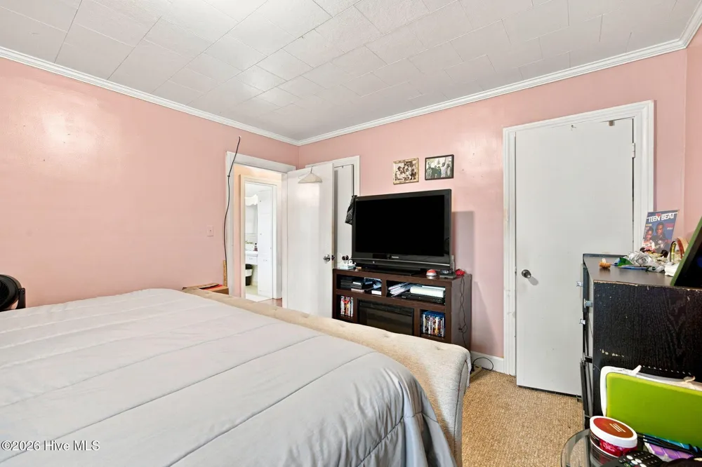 208 West Avenue Oak City, NC 27857