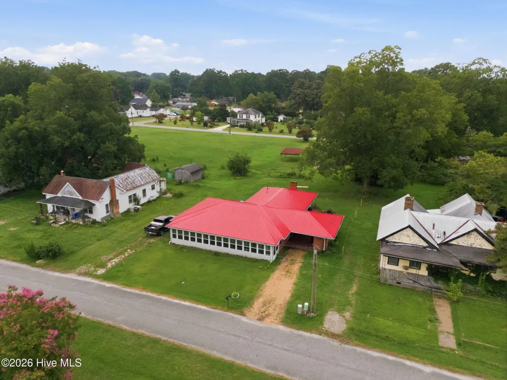 208 West Avenue Oak City, NC 27857
