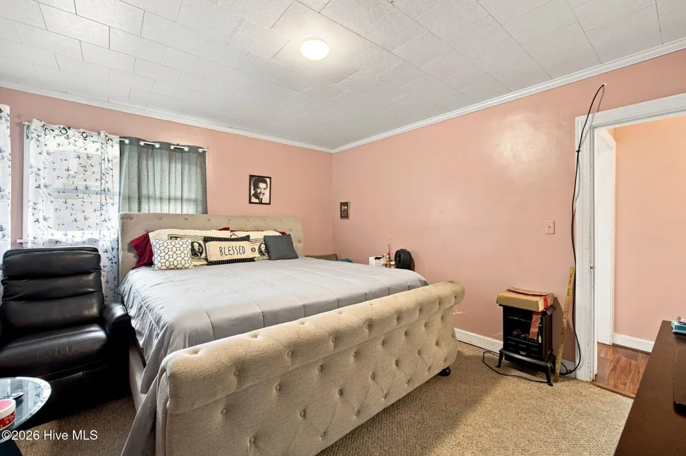 208 West Avenue Oak City, NC 27857