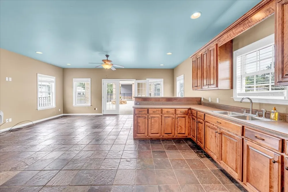4662 Murfreesboro Hwy Manchester, TN 37355