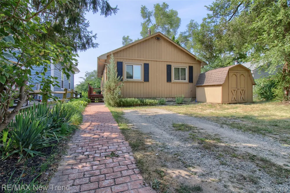 2475 Jackson Boulevard Highland Charter Township, MI 48356